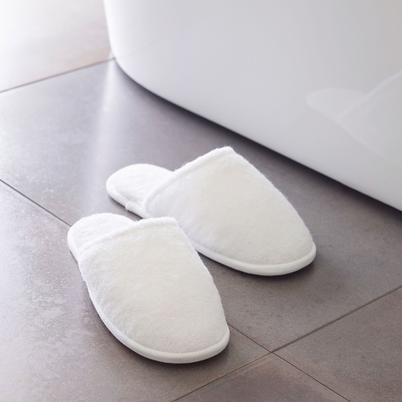 Pottery Barn White Slippers - Picture 1 of 1